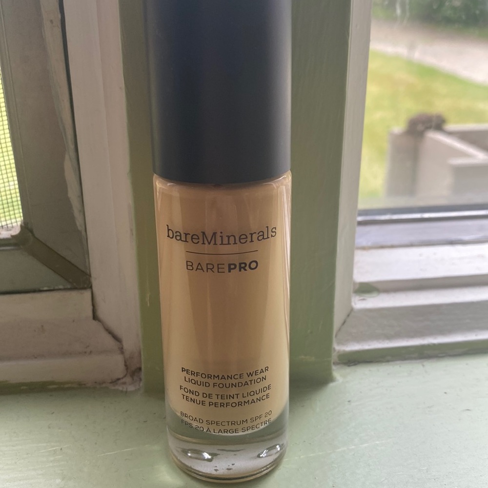 BareMinerals BarePro foundation “Honeycomb 20”